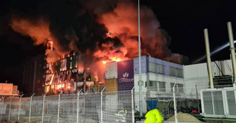 Edificio/datacenter de OVH ardiendo.